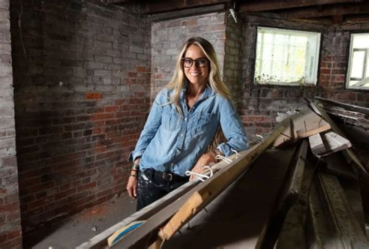 Rehab Addict Actress Nicole Curtis A High-Priced Model, Net worth Stacked