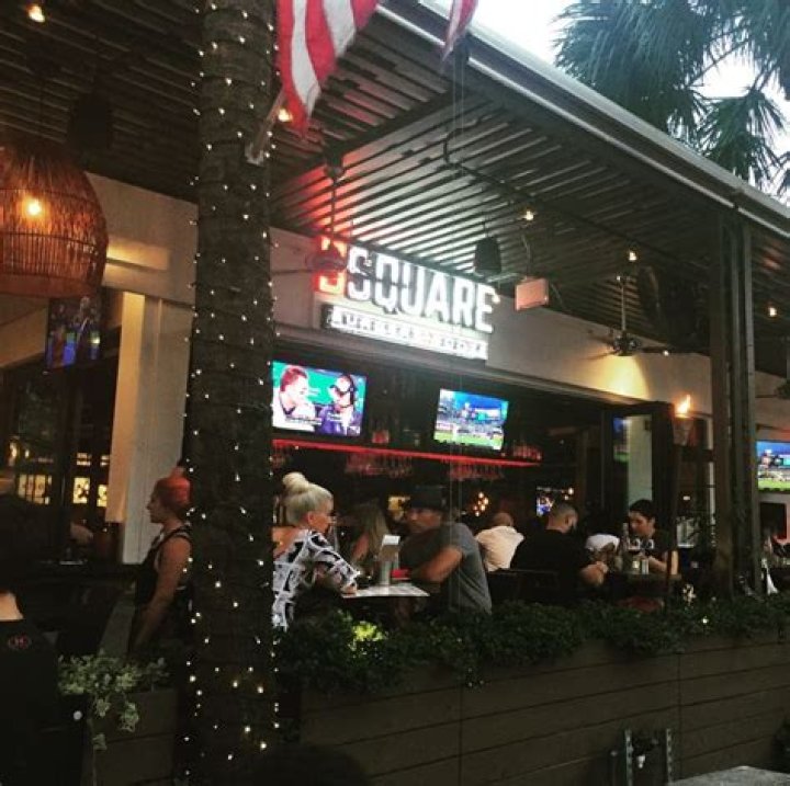 	Retail Notebook: B Square Burgers & Booze to open on Las Olas Boulevard	