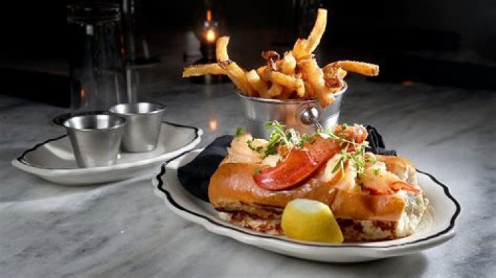 	Review: Aw shucks. Loch Bar in Boca Raton has exquisite seafood, uneven execution	
