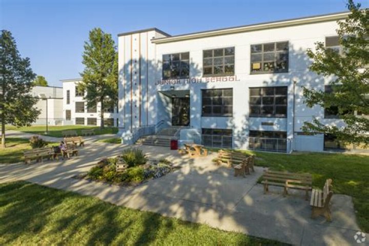 Roxana Junior High School - Roxana