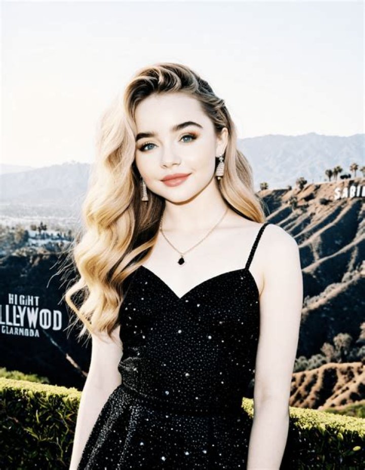 Sabrina Carpenter: Exploring Her Height In Inches