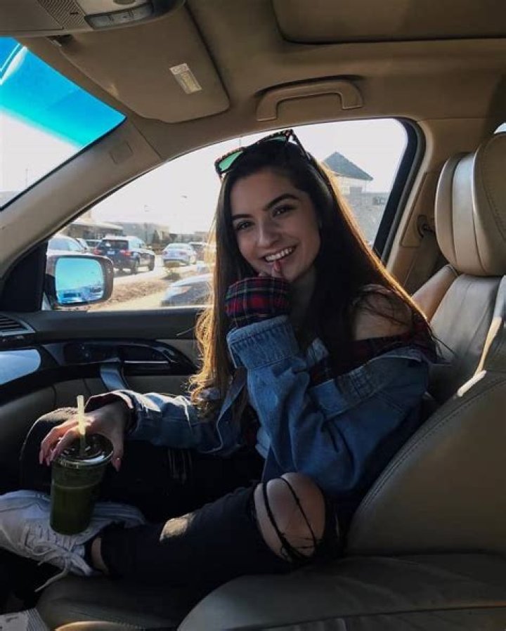 Sarah Feeld - Bio, Age, Net Worth, Height, In Relation, Nationality, Wiki