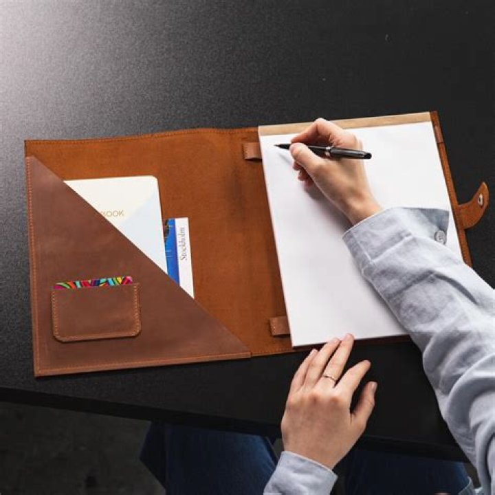 Scotsman Leather Notepad Portfolio
– Laurel Mercantile