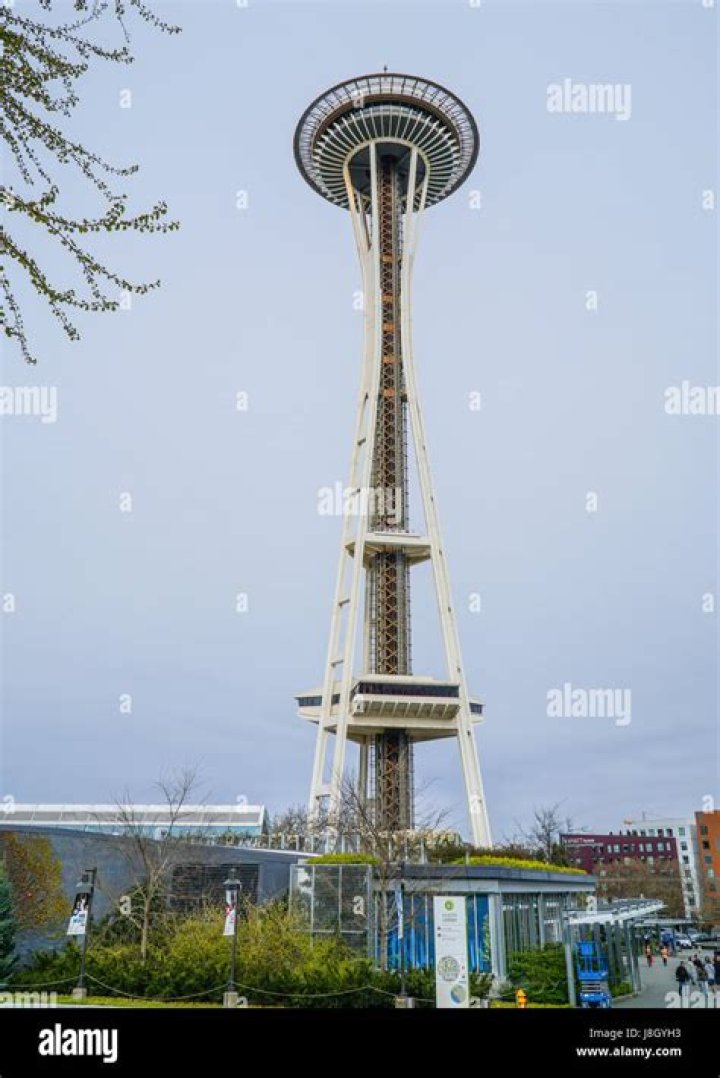 Seattle’s famous Space Needle plays iconic Halo theme during New Year celebrations