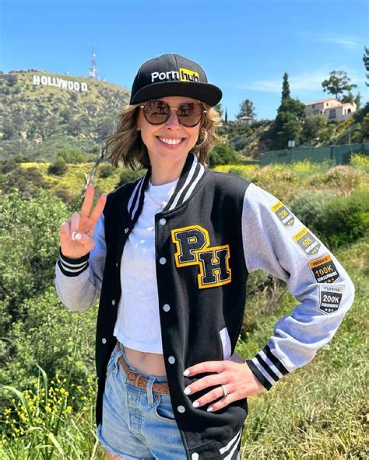 Serenity Cox - Net Worth, Bio, Career, Married, Age, Height, Facts