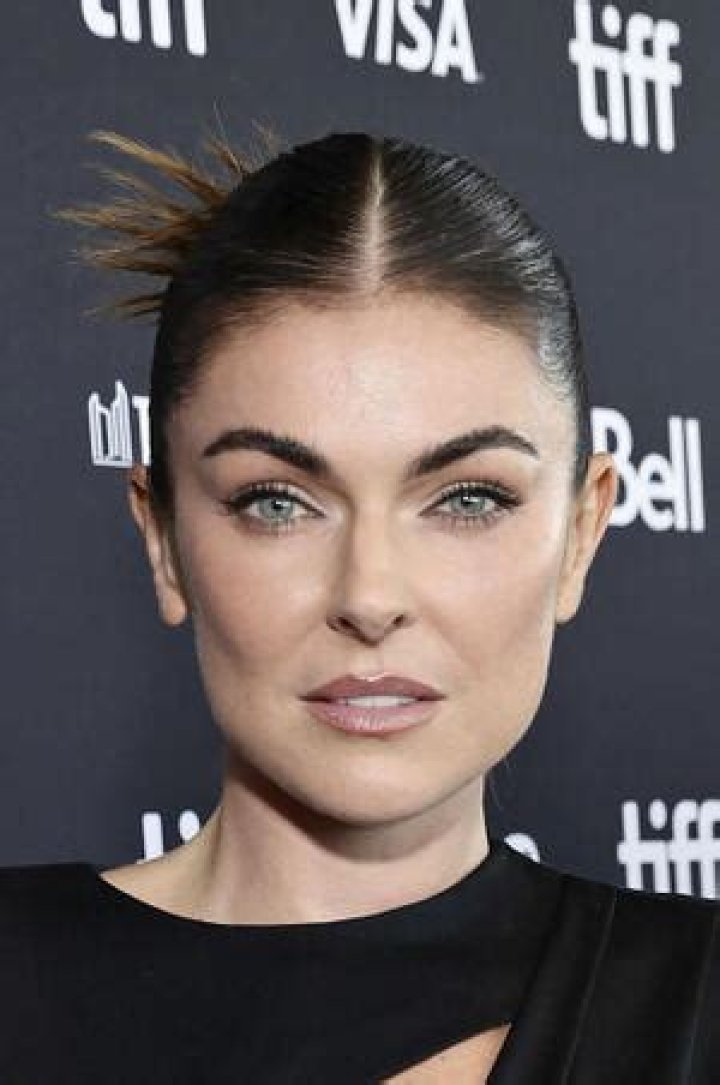 Serinda Swan Biography