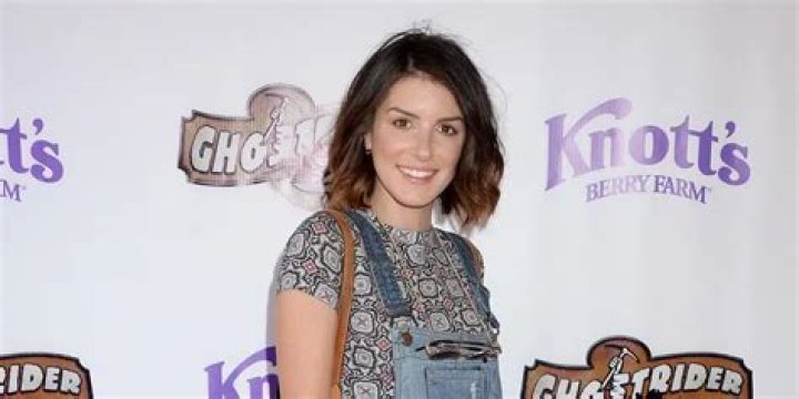 Shenae Grimes Net Worth 2024