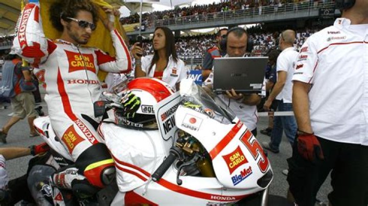 Simoncelli passes away after Malaysian accident | MotoGP