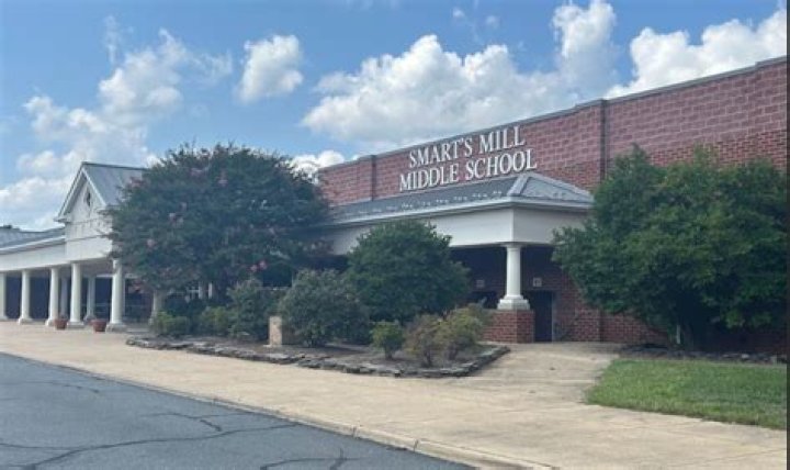Smart's Mill Middle School - Leesburg