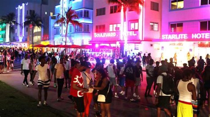 Spring breakers cause Miami Beach to declare state of emergency, curfew