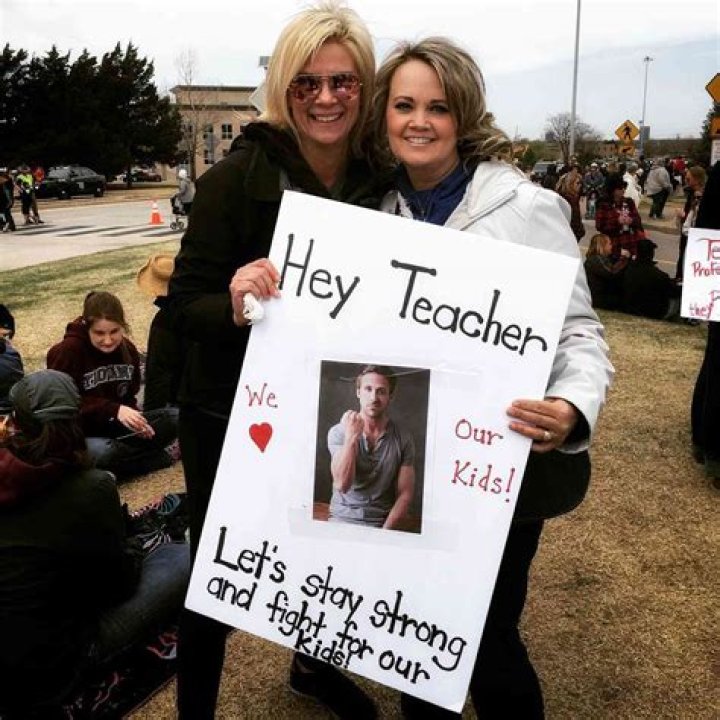 Stephanie U. Shelton: Who is Carrie Underwood's sister?