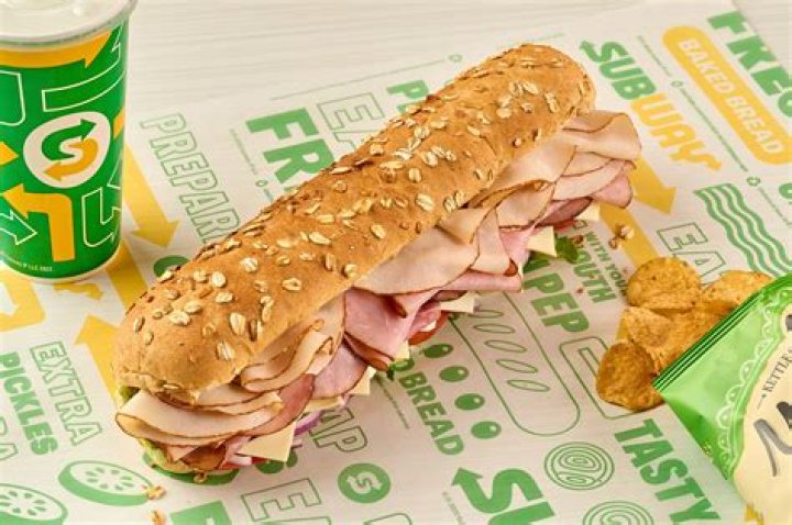 	Subway introduces Sriracha sauce to its sandwiches	