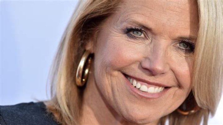 Suzanne Kay - Bio, Age, Net Worth, Height, Single, Nationality, Career