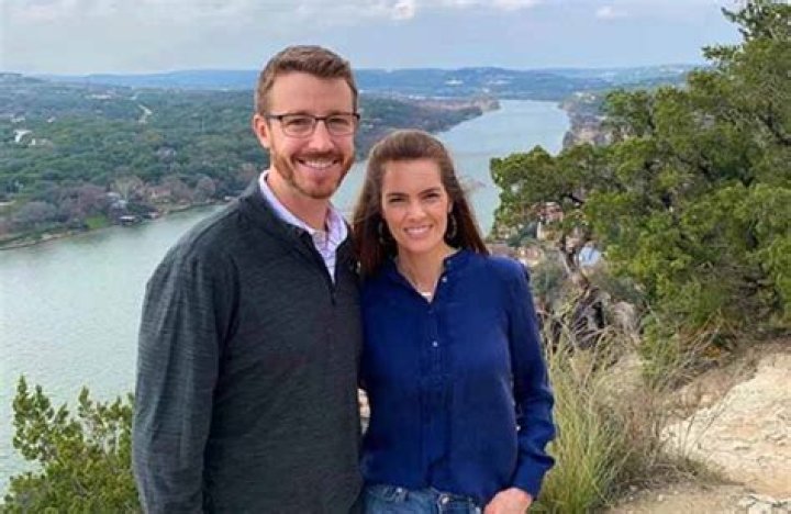 Sydney Benter Wiki, Age, Married, Husband, Height, Glasses, KXAN Bio