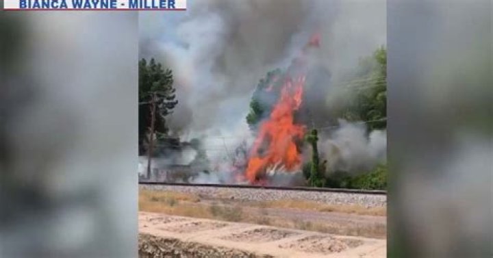 Tempe homes lose power after fire sparks near back alley