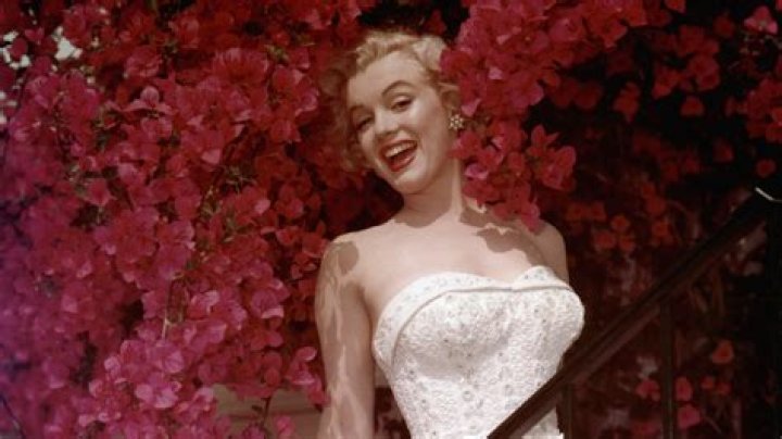 The Marilyn Monroe effect: How does it work?