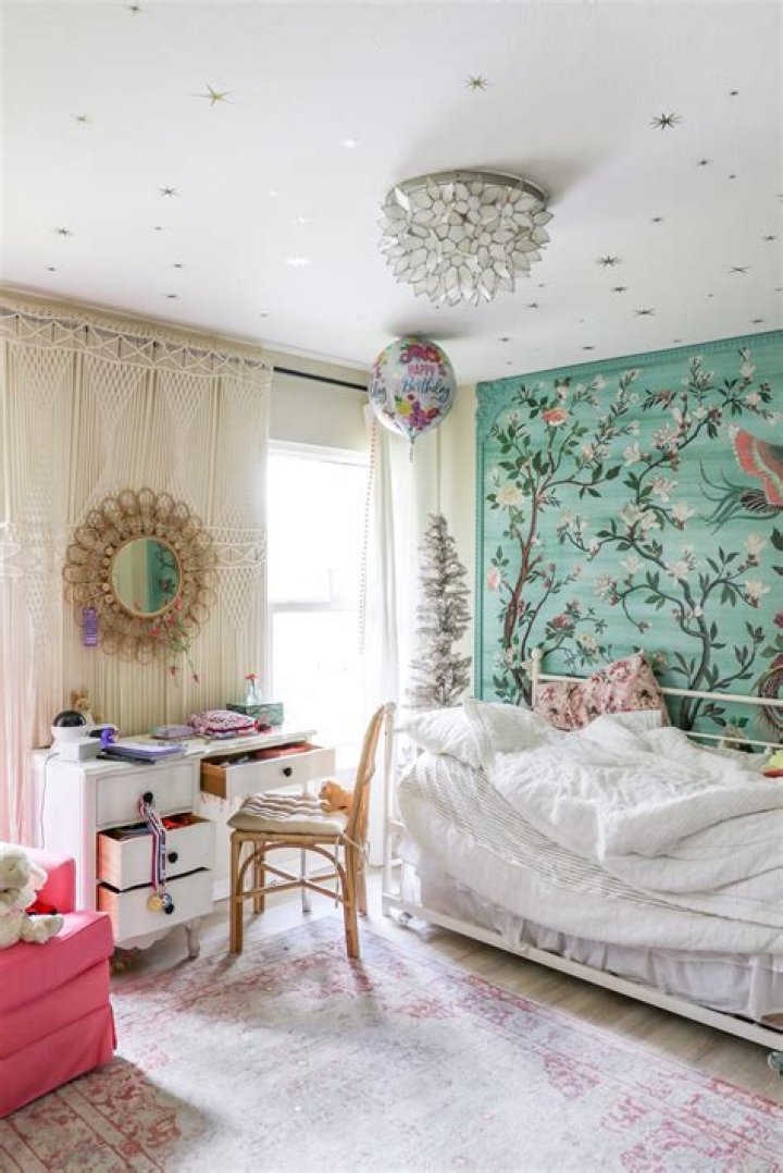 The Top 10 DIY Light Ideas to Transform Your Bedroom