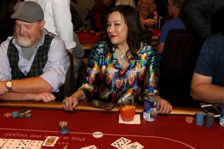 	Tilly no boob at poker	
