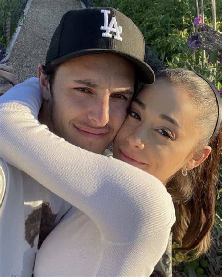 Unraveling James Charles' Relationship Status: Does He Have A Boyfriend?