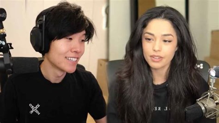 Valkyrae roasts Disguised Toast for having to 