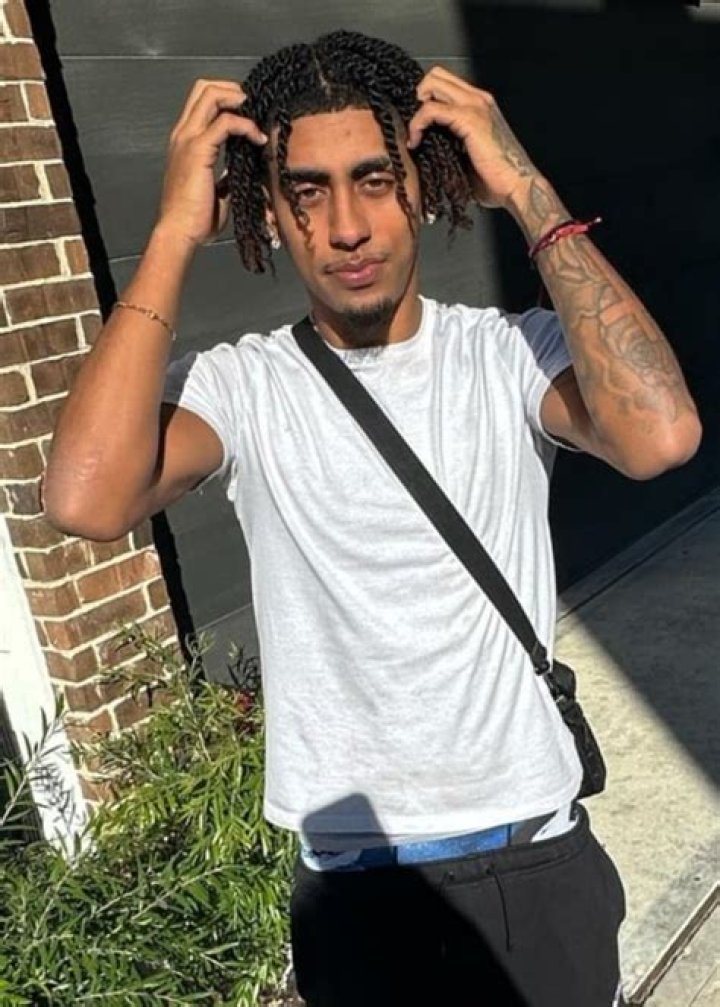 Vincent Whitaker - Bio, Age, Net Worth, Single, Nationality, Career, Wiki