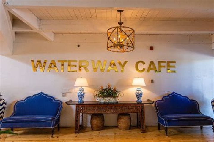 	Waterway Cafe: Water, reggae, libations form near-perfect union	