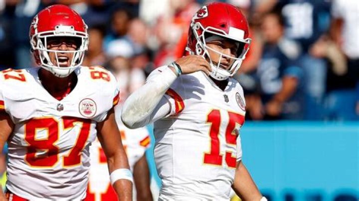 What time do waivers process in fantasy football? Entire process for ESPN and Yahoo explained