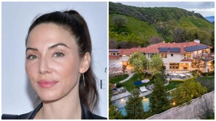Whitney Cummings Net Worth 2024