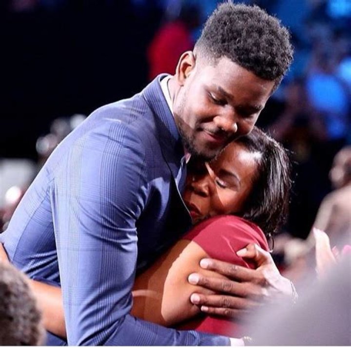 Who are Deandre Ayton's Parents?