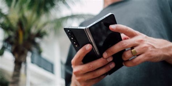 Why Aren't Foldable Phones Mainstream Yet? Here Are the 8 Things They Lack