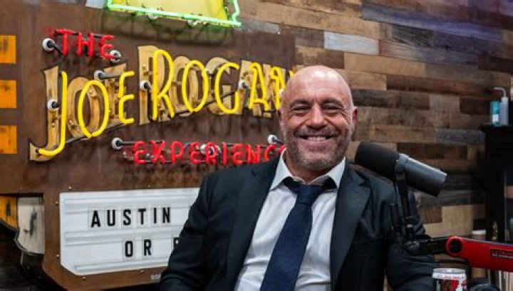 Why Joe Rogan needs to have Amouranth on his podcast