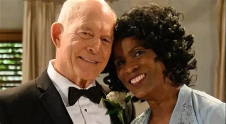 Willie Beir: Who is Max Gail's wife?