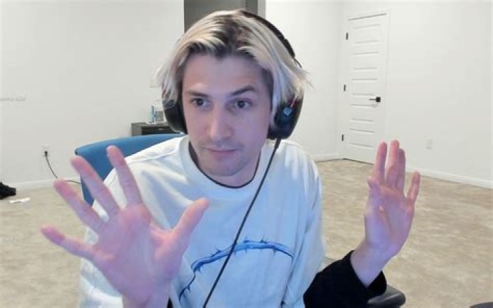 xQc reveals why he doesn't want a driver's license