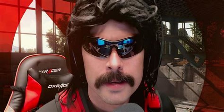 xQc slams InvaderVie for controversial Twitch subscriber shaming