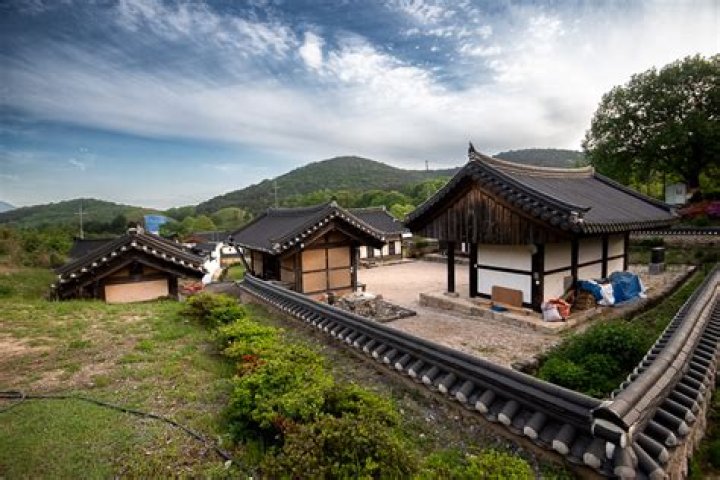 Yeongsan Shin clan - FamousFix.com list