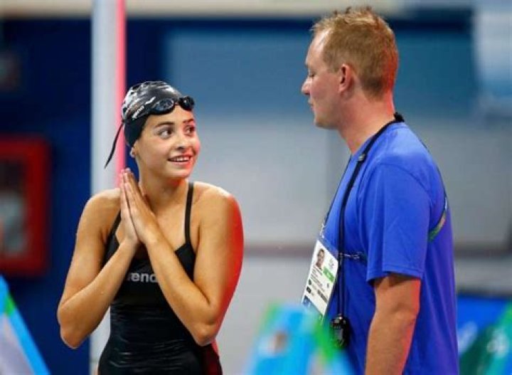 Yousra Et Son Mari A La Piscine