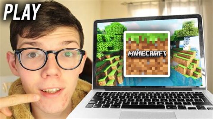 YouTuber teaches his dog how to play Minecraft