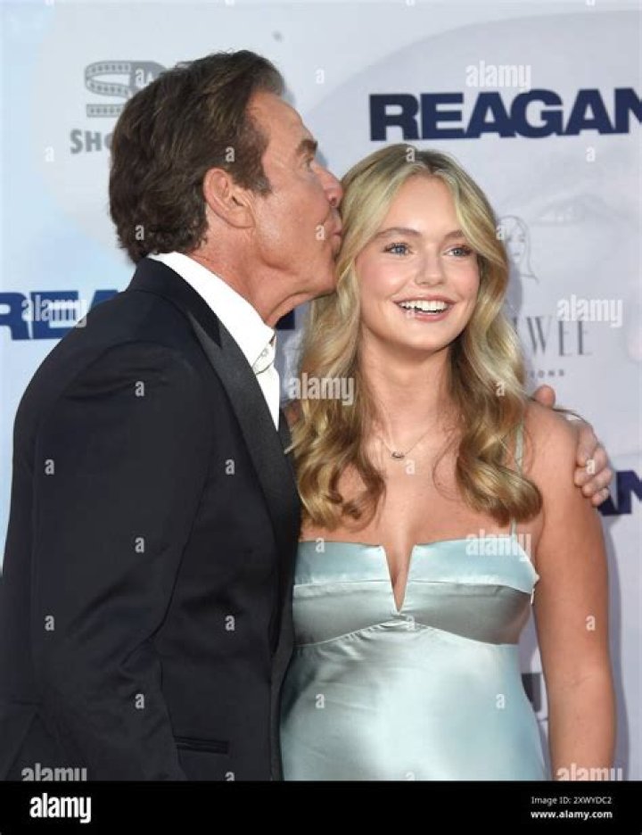 Zoe Grace Quaid - Bio, Age, Single, Nationality, Body Measurement, Wiki